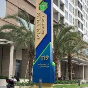 Best signage company in Dubai creating custom outdoor pylon signage for commercial buildings.