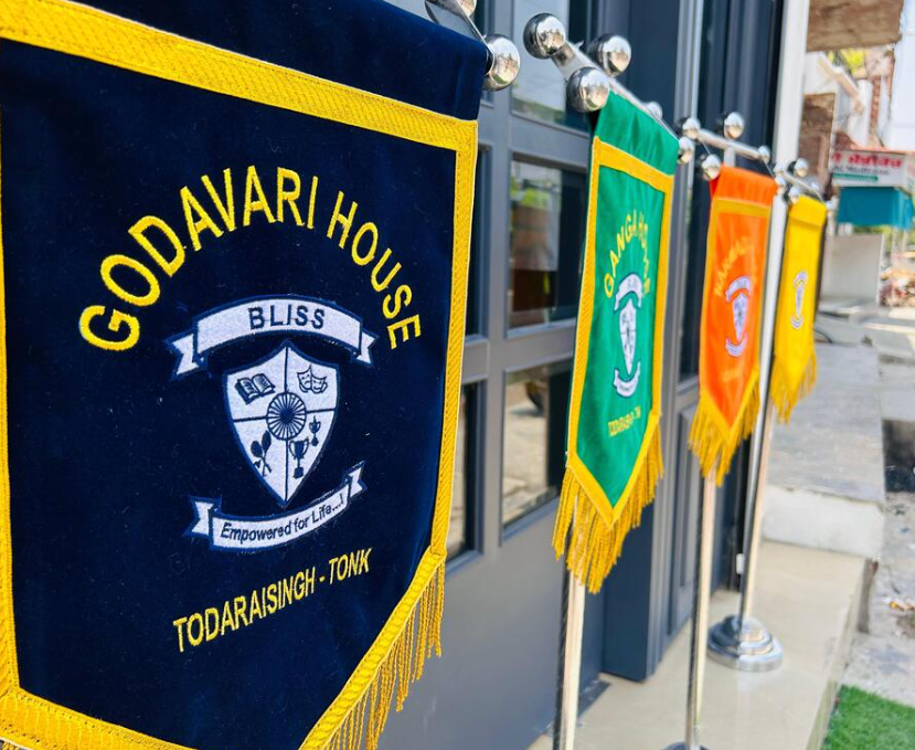 School flag manufacturer in Dubai